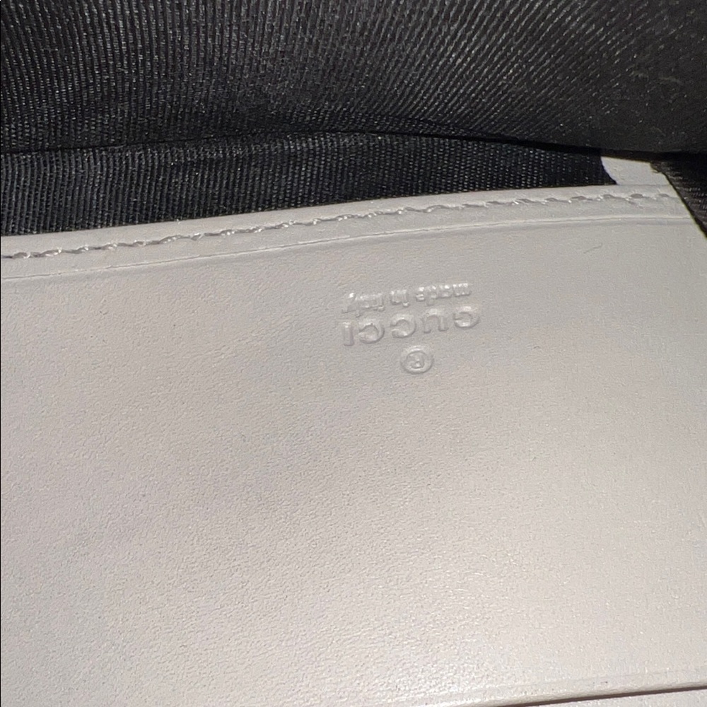 Gucci Ivory Quilted Wallet with Gold Logo - Picture 4 of 5